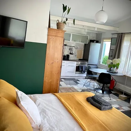 Апартаменти Tiny House With Charm