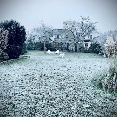 Апартаменти Tiny House With Charm Бремен